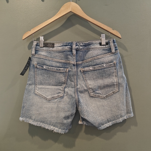 stitchfix x liverpool vickie fray hem denim short - Picture 4 of 4